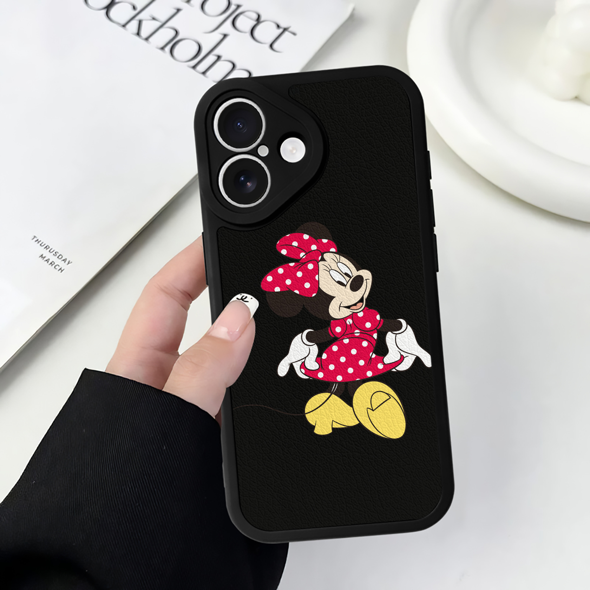 （画像用） ミッキーマウス Mickey Mouse 【iPhone 16シリーズ対応】シリコンスマホケース（レザー調） 材質：シリコン